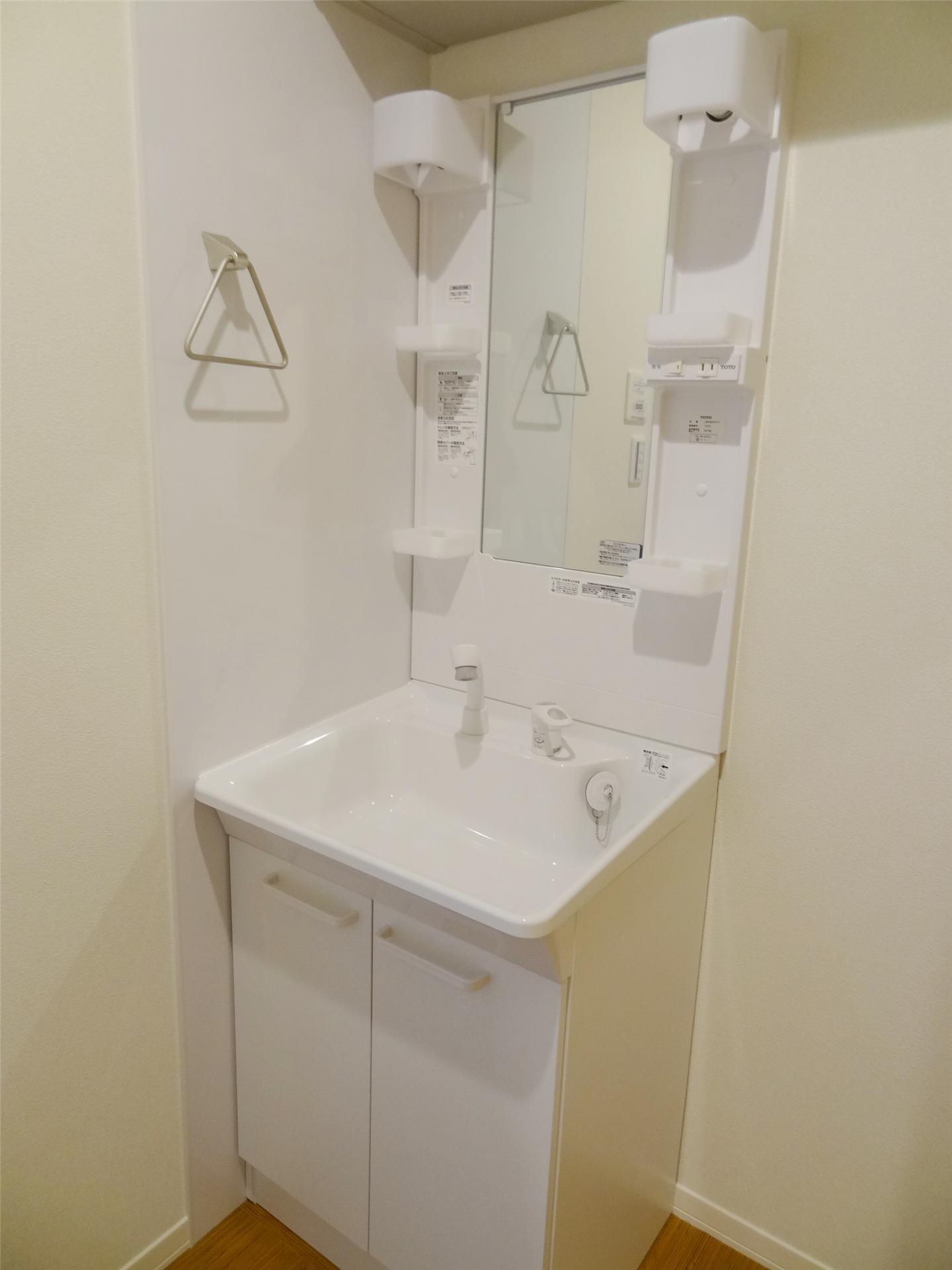 洗面設備　便利なシャワー付きの洗面台☆