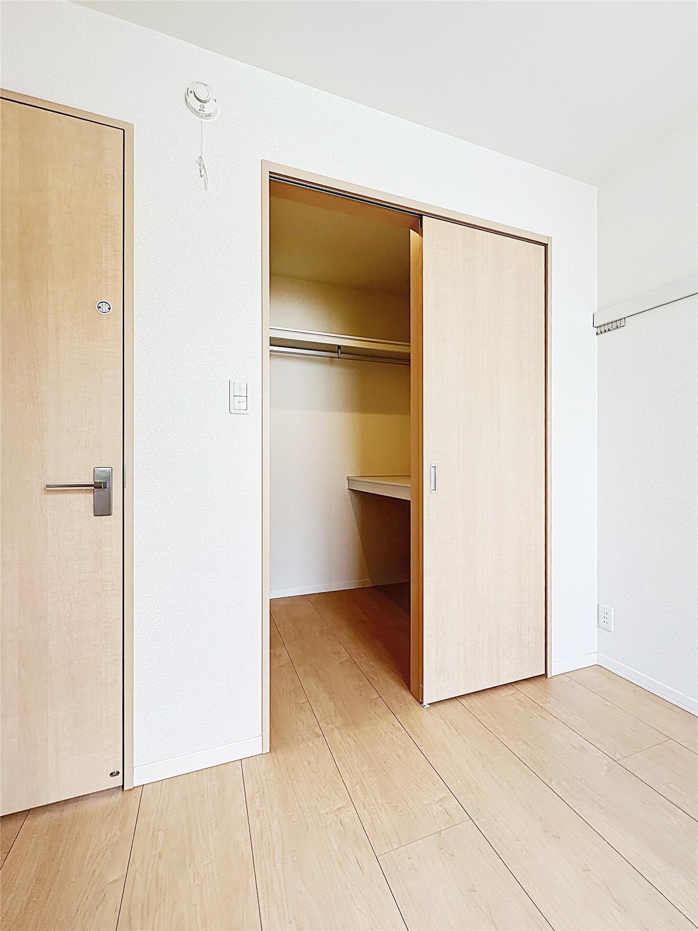 収納　たっぷりしまえるウォークインクローゼット！