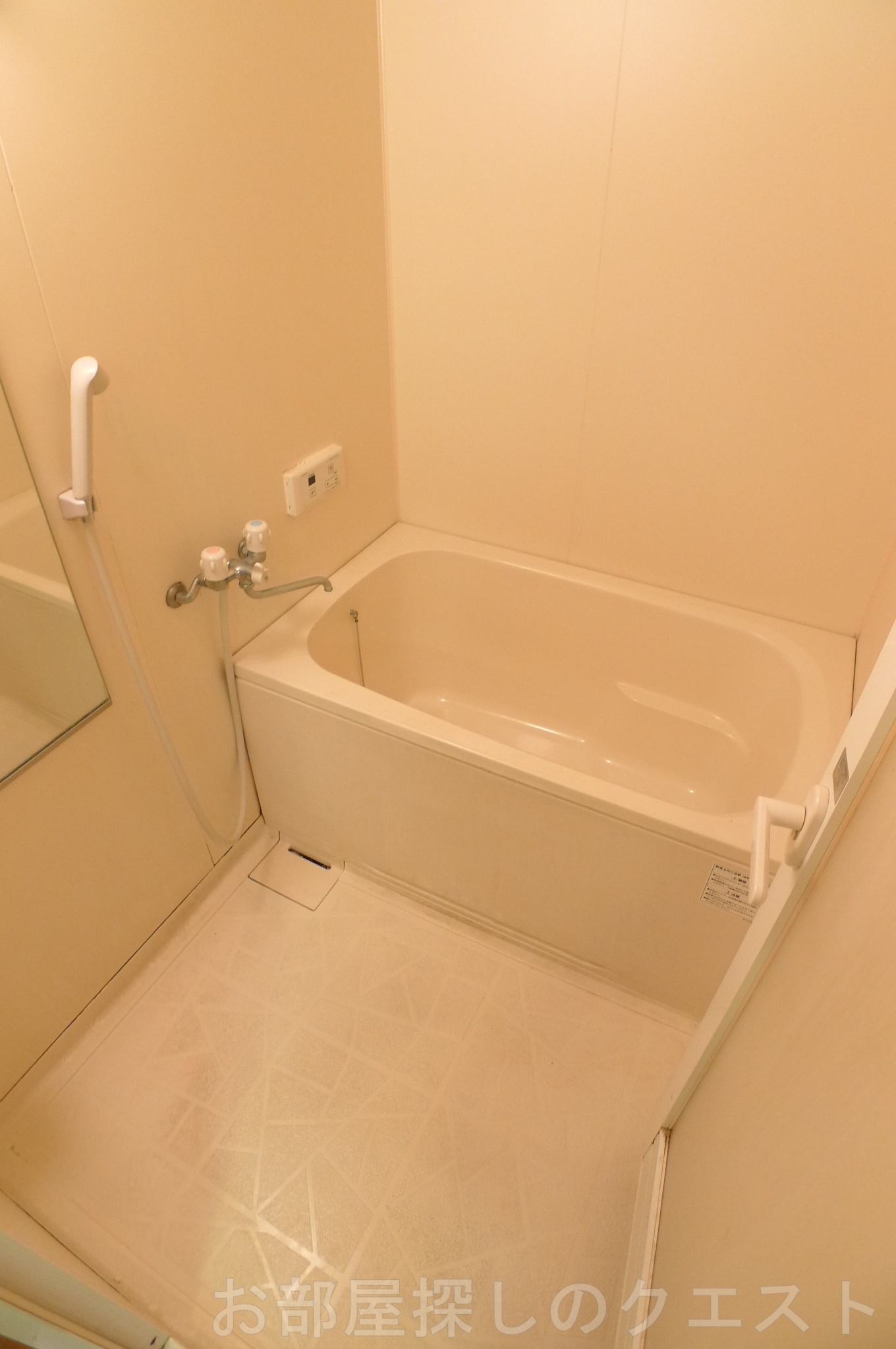 バス・シャワールーム　（写真は同仕様反転）