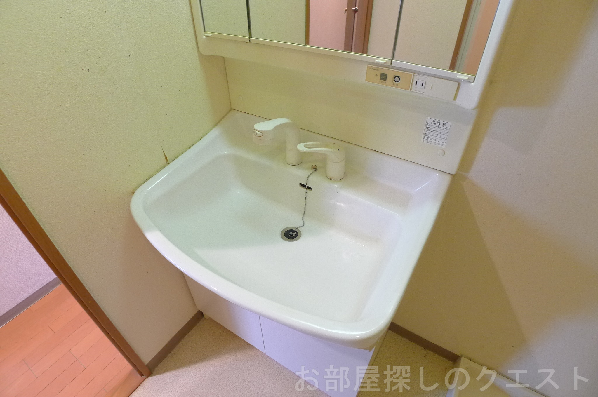 洗面設備　（写真は同仕様反転）