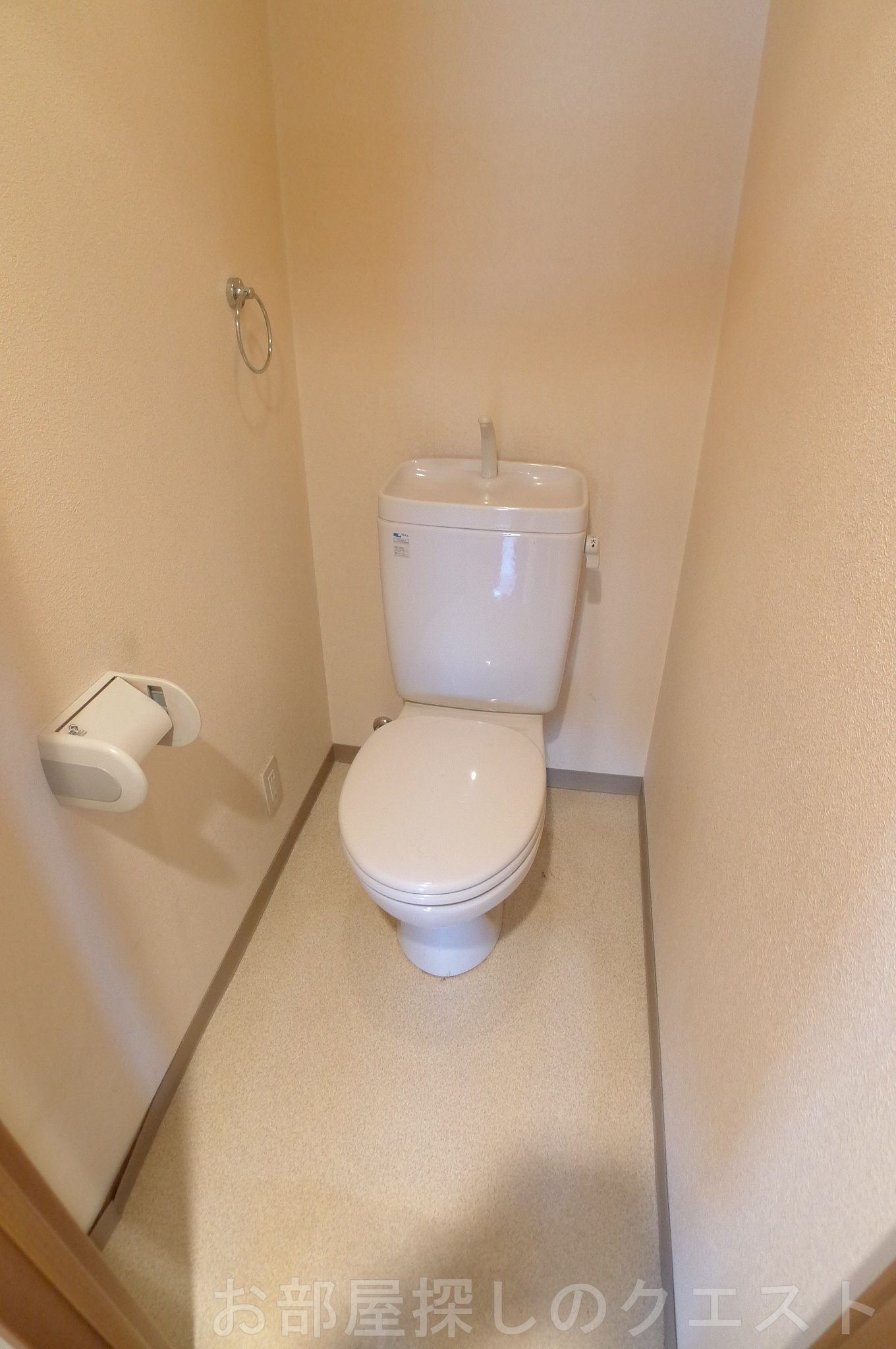 トイレ　（写真は同仕様反転）