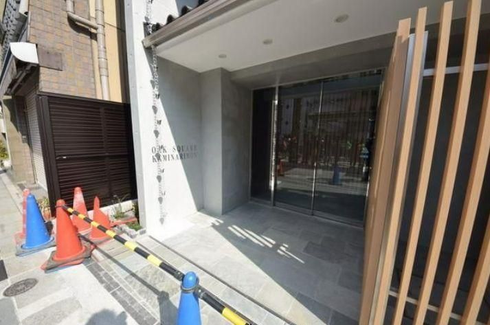 エントランス　落ち着いたエントランスです