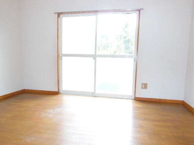 居室・リビング　☆明るい6帖洋室♪☆