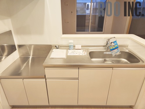 キッチン　写真は反転のお部屋です