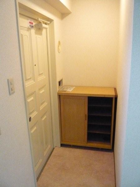 玄関　室内が見えずらいＬ字型玄関（３ＤＫは異なります）