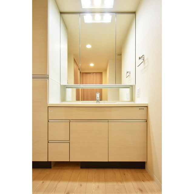 洗面設備　独立洗面化粧台付き