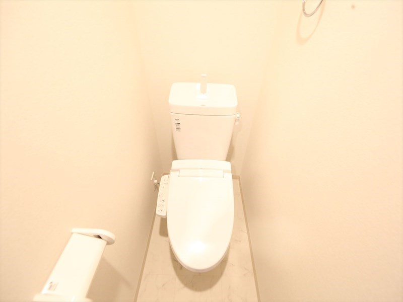 トイレ　温水洗浄暖房便座付トイレ