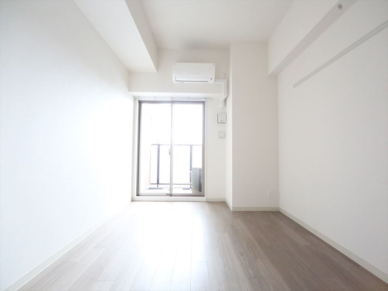 バルコニー　洋室6.5帖　エアコン完備　バルコニー