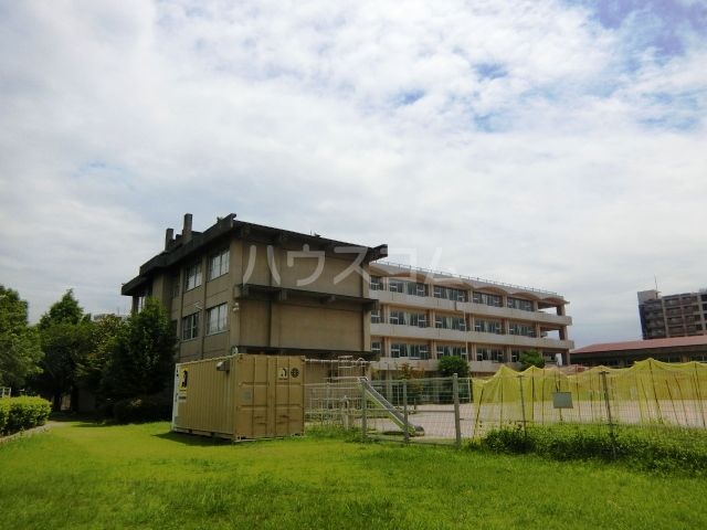 小学校　四日市市立浜田小学校（小学校）まで396m