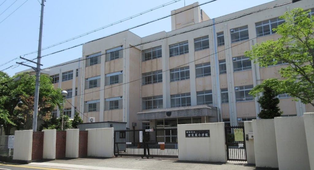 小学校　姫路市立安室東小学校（小学校）まで548m