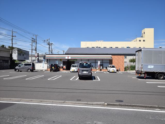 コンビニ　セブンイレブン（コンビニ）まで513m