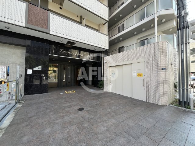 エントランス　ファーストフィオーレ江坂レガリス　エントランス