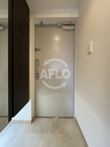 玄関　ファーストフィオーレ江坂レガリス　玄関