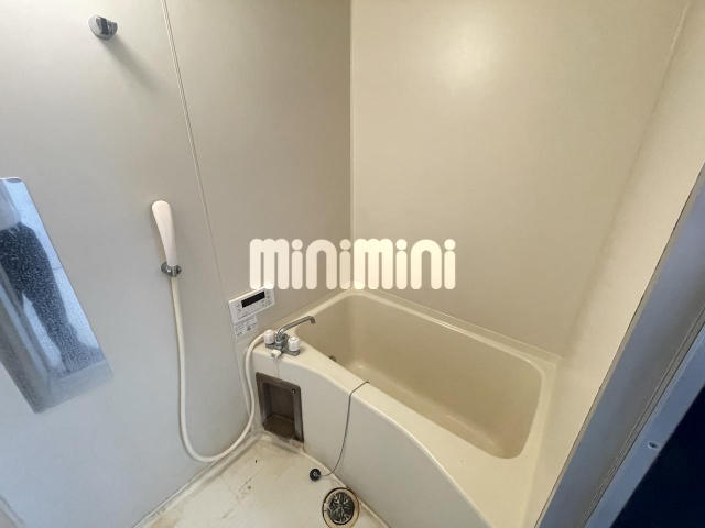 バス・シャワールーム　清潔感のあるお風呂