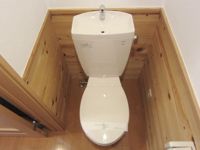 トイレ　★木目が洒落なトイレです★