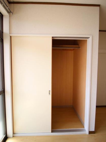 収納　ハンガーパイプがついてます。