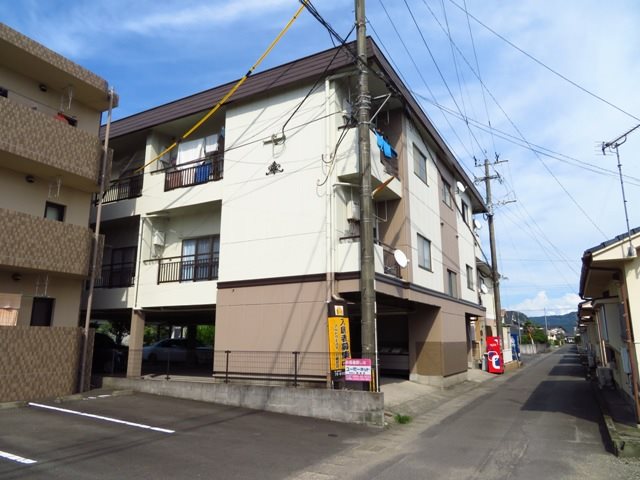 駐車場　1F屋根付き駐車場