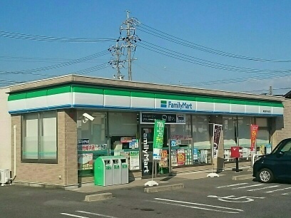 コンビニ　ファミリーマート（コンビニ）まで450m
