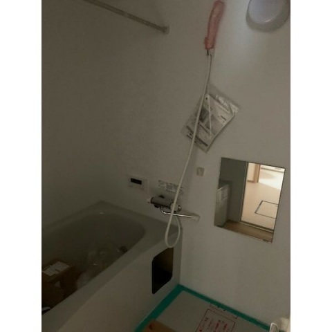 バス・シャワールーム　（画像は建築中）追焚・浴室乾燥機付き。