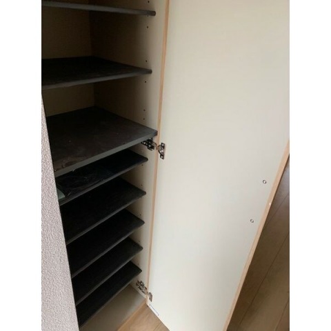 玄関　トールサイズのシューズボックスあります。