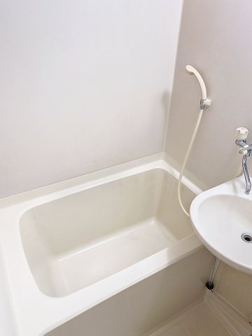 バス・シャワールーム　※同建物ほかのお部屋の写真です。