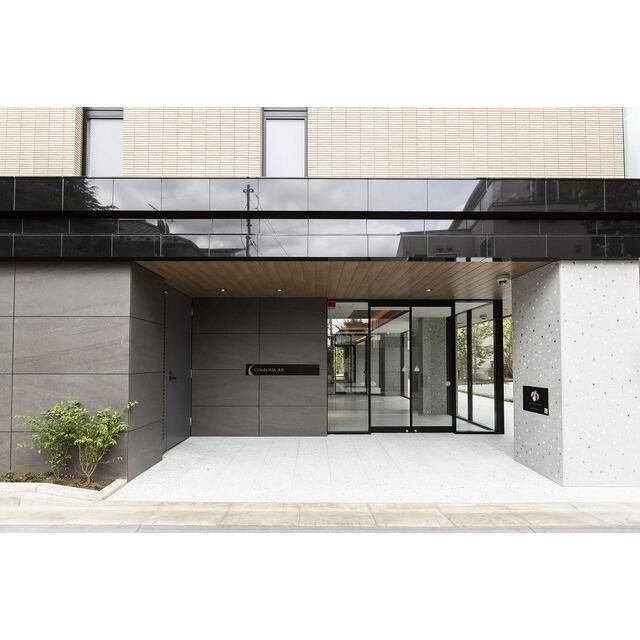 エントランス　落ち着いたエントランスです