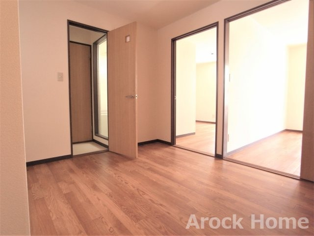 居室・リビング　こちらの居間で趣味の時間をお楽しみください