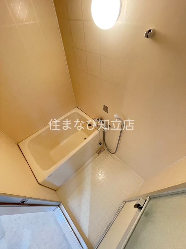 バス・シャワールーム　清掃前