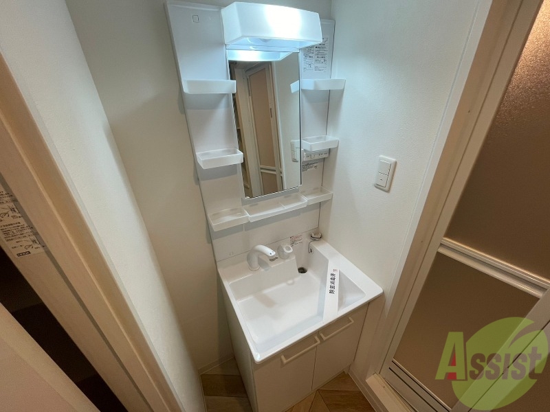 洗面設備　シャンプードレッサー。身支度はここでばっちりですね。