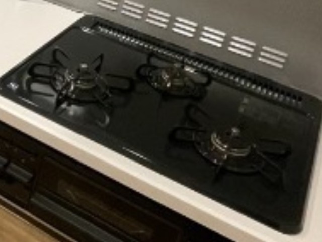 キッチン　３口ガスコンロ設置済み