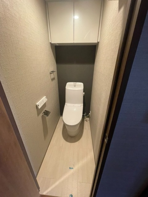 トイレ　温水洗浄便座