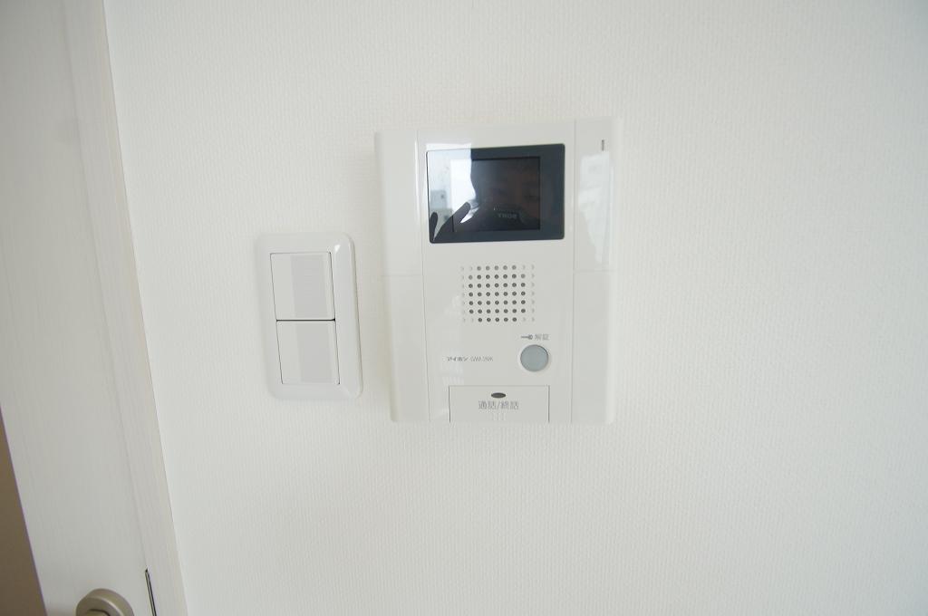 セキュリティ　来訪者が確認できる女性に安心の「TVモニターホン」