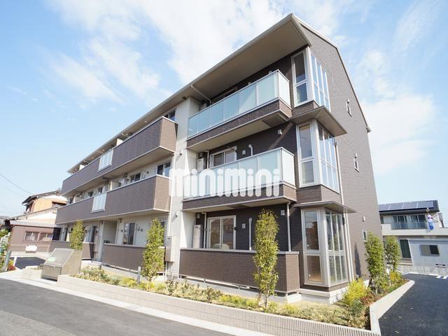 建物外観　３階建てのお洒落な建物です。