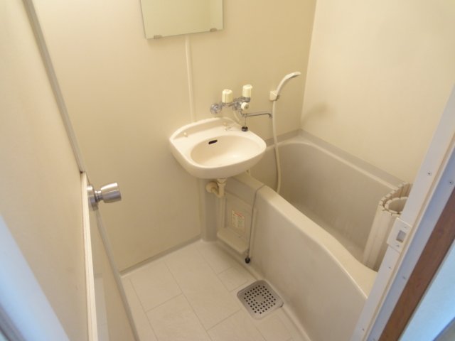 バス・シャワールーム　同物件別号室