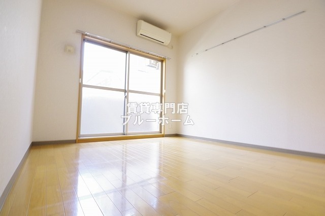 居室・リビング　6.5帖の明るい洋室！