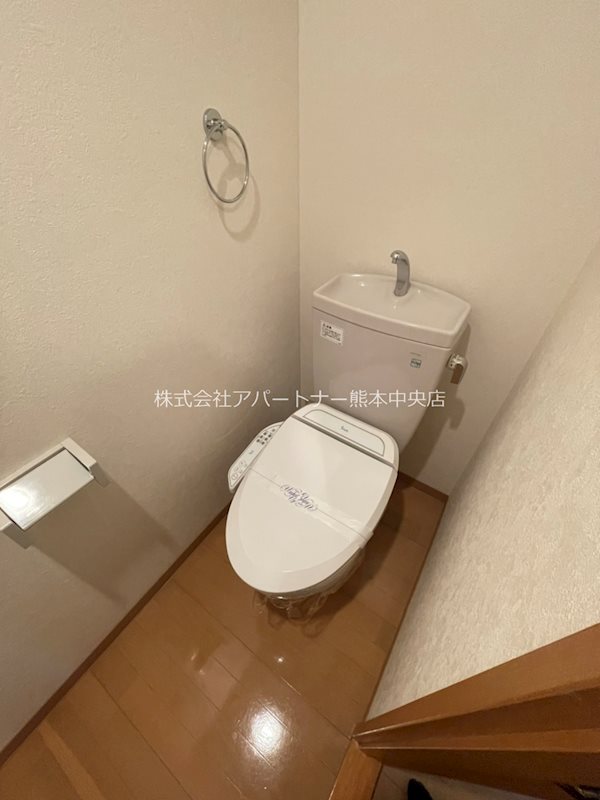 トイレ　ウォシュレット付きです。