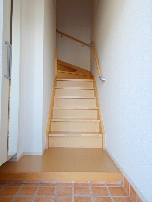 玄関　※同タイプの部屋写真です