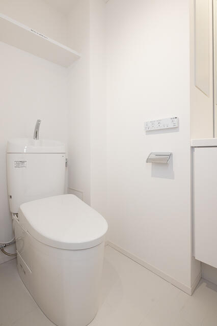 トイレ　※写真は同タイプ住戸です。