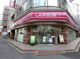 コンビニ　ナチュラルローソン 新橋六丁目店（コンビニ）まで128m