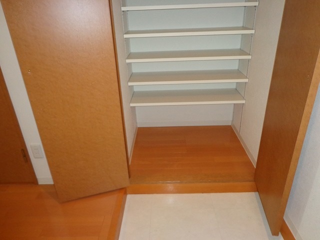 玄関　※同物件参考写真