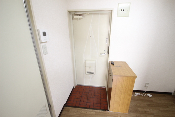 玄関　別号室の写真になります。