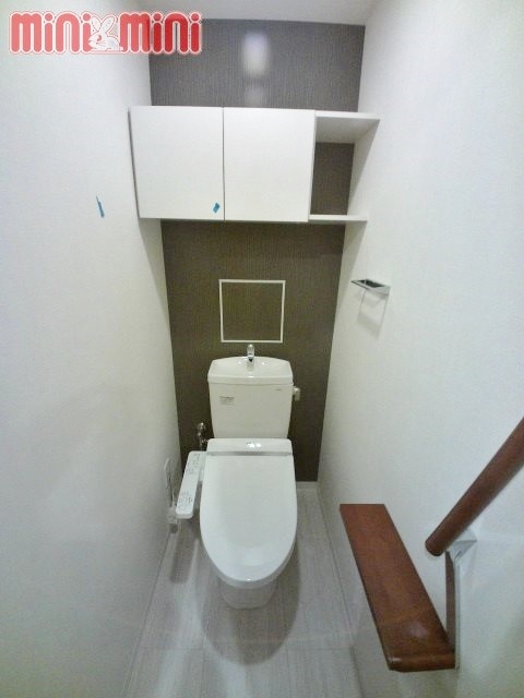 トイレ　温水洗浄便座付き