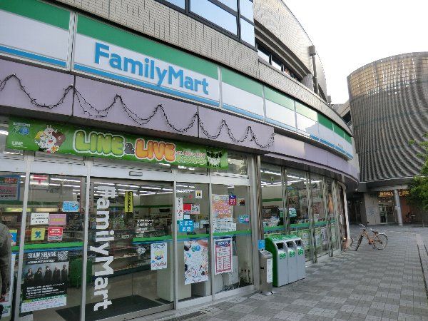 コンビニ　ファミリーマート（コンビニ）まで150m