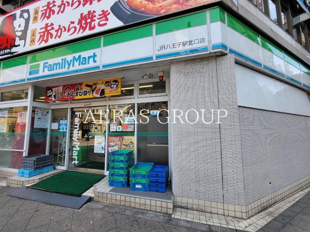 コンビニ　ファミリーマート ＪＲ八王子駅北口店（コンビニ）まで70m