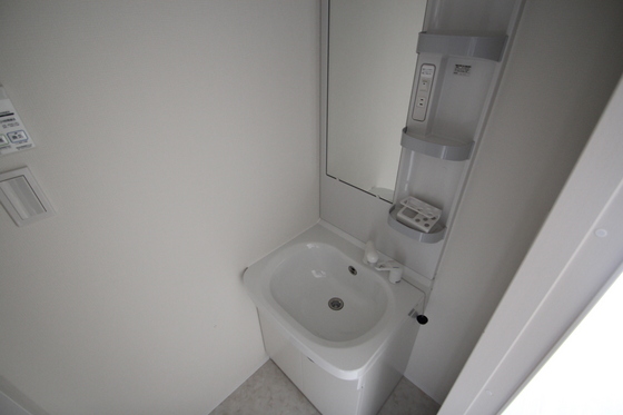 洗面設備　※別の階の写真です。