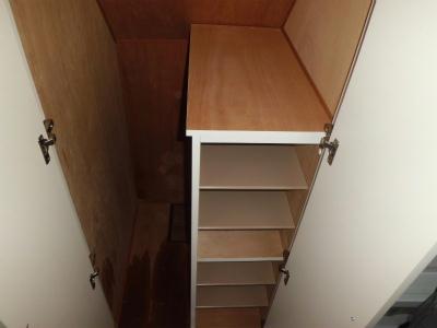 収納　傘やステッキもまとめて入る玄関収納。