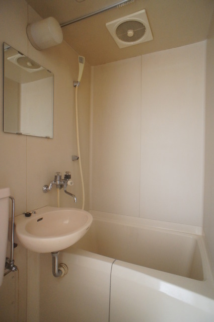 バス・シャワールーム　丸洗い可能！お掃除ラクラクの洗面台付き３点ユニットです☆