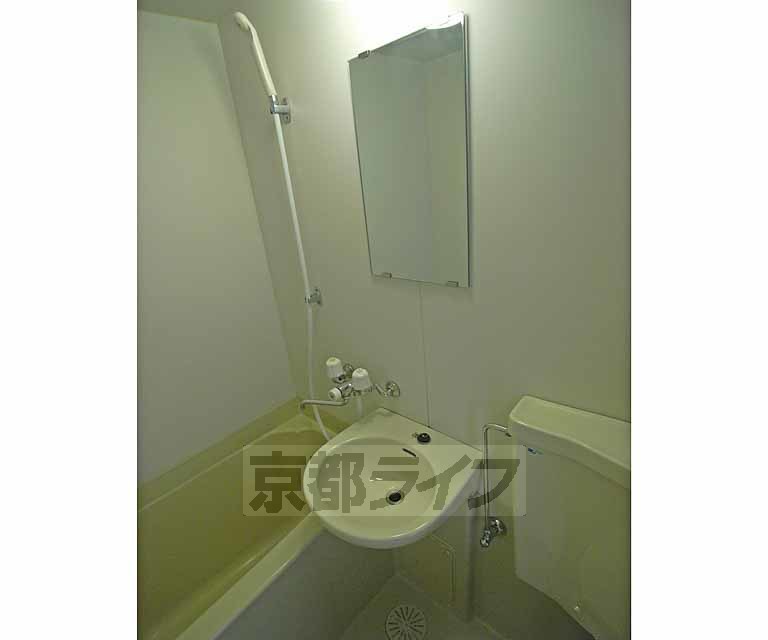 洗面設備　綺麗な洗面所です。