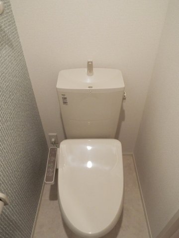 トイレ　温水洗浄暖房便座