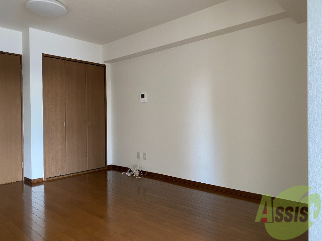 その他部屋・スペース　１０．６畳のお部屋なのでベットも置けますね。